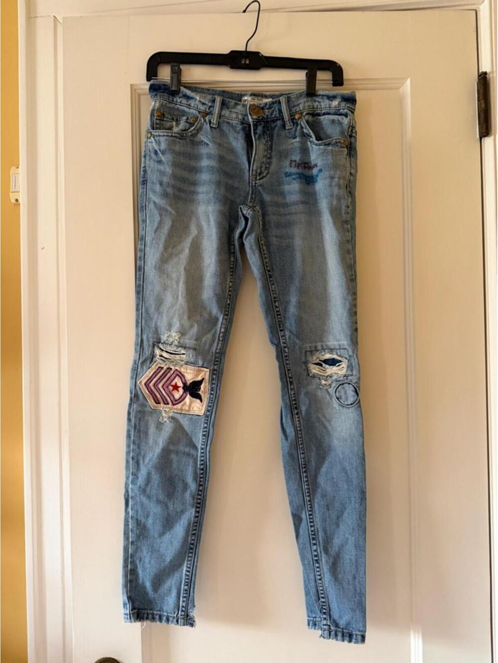 Vintage Free People distressed jeans with unique embroidered patches. 25